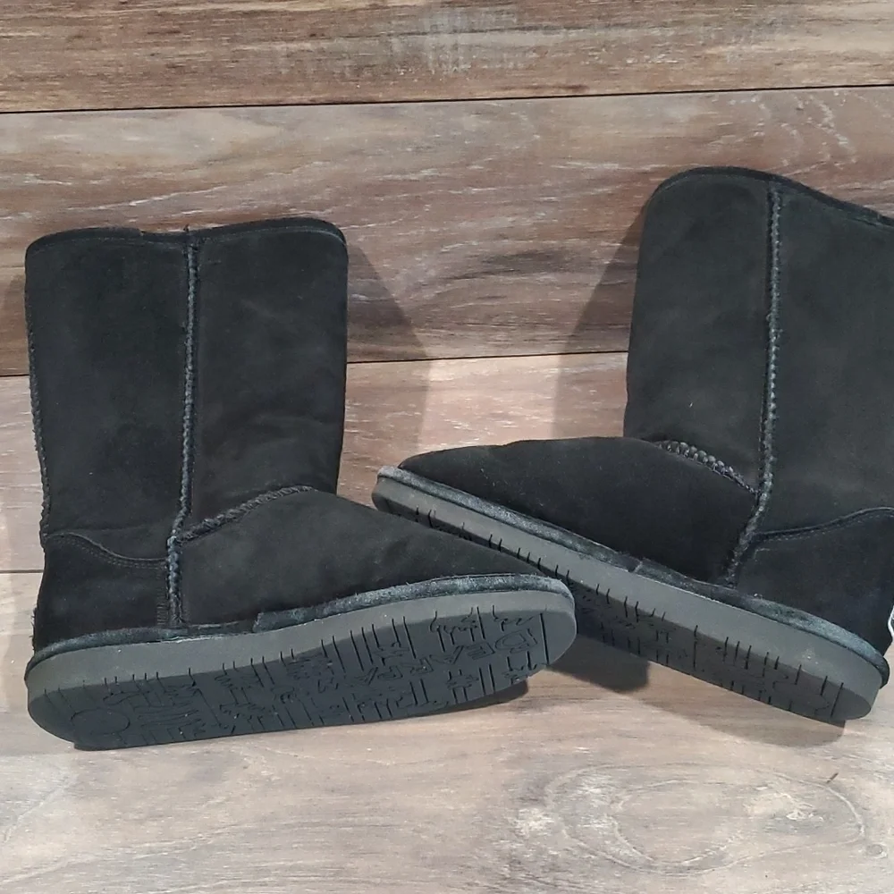 Bearpaw Youth tall boots shoes sz 4 big girls